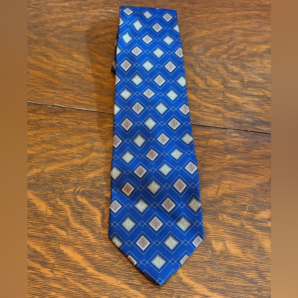 DeSantis Tie- Geometric -Diamonds in Blue and Yellow, Made in Italy and of Silk